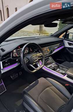 Позашляховик / Кросовер Audi Q7 2020 в 