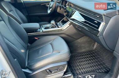 Позашляховик / Кросовер Audi Q7 2020 в 