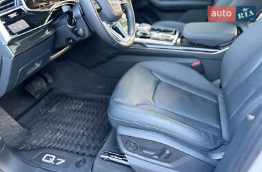 Позашляховик / Кросовер Audi Q7 2020 в 