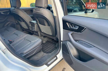 Позашляховик / Кросовер Audi Q7 2020 в 