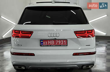 Внедорожник / Кроссовер Audi Q7 2018 в 