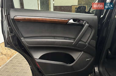 Позашляховик / Кросовер Audi Q7 2010 в 