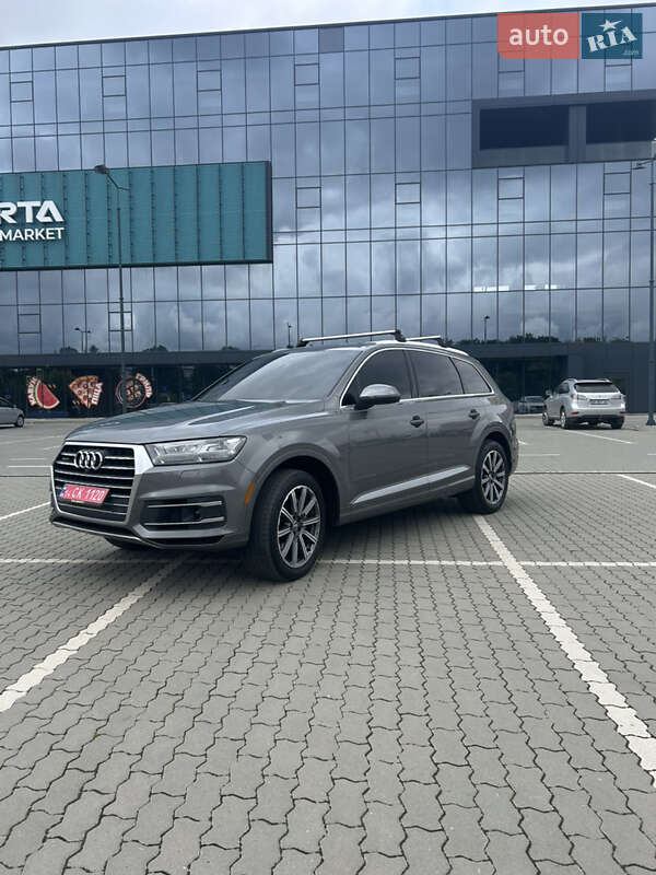 Позашляховик / Кросовер Audi Q7 2017 в 