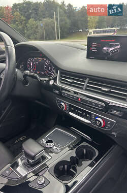 Позашляховик / Кросовер Audi Q7 2017 в 