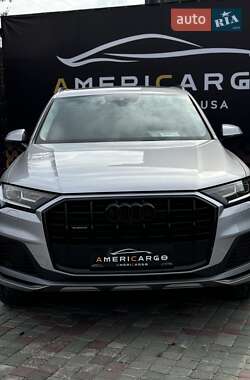 Позашляховик / Кросовер Audi Q7 2020 в 