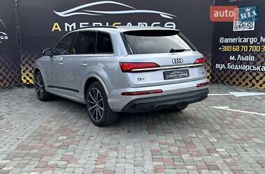 Позашляховик / Кросовер Audi Q7 2020 в 