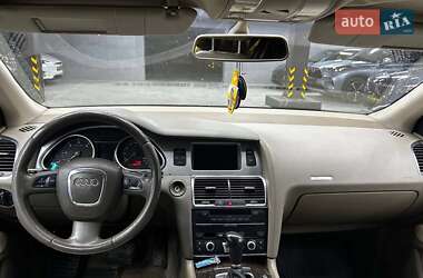 Позашляховик / Кросовер Audi Q7 2007 в 