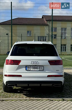 Позашляховик / Кросовер Audi Q7 2017 в 