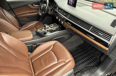 Позашляховик / Кросовер Audi Q7 2016 в 