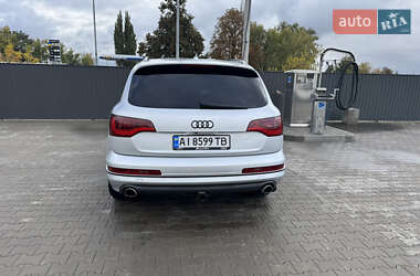Позашляховик / Кросовер Audi Q7 2013 в 