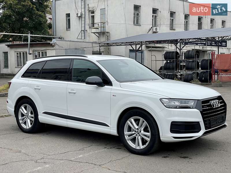Внедорожник / Кроссовер Audi Q7 2019 в Киеве