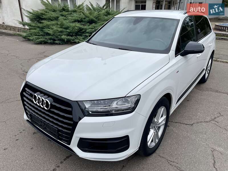 Внедорожник / Кроссовер Audi Q7 2019 в Киеве