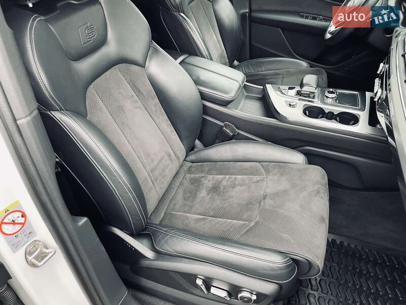 Внедорожник / Кроссовер Audi Q7 2019 в Киеве