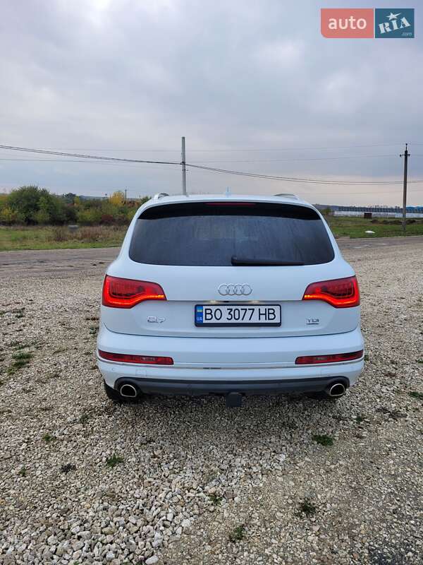 Позашляховик / Кросовер Audi Q7 2015 в Волочиську