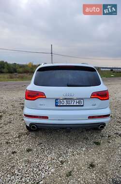 Позашляховик / Кросовер Audi Q7 2015 в 