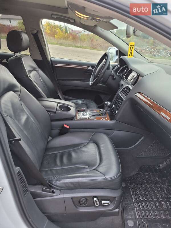 Позашляховик / Кросовер Audi Q7 2015 в Волочиську