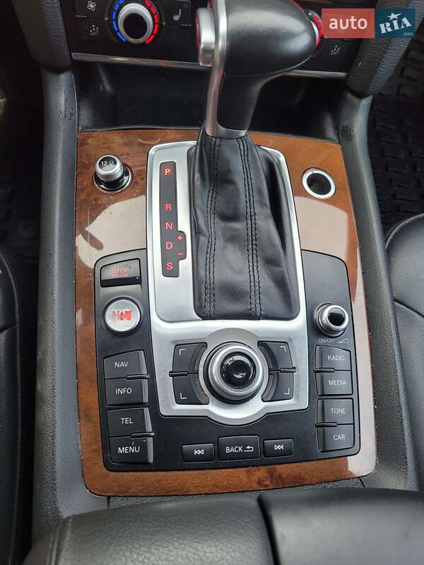 Позашляховик / Кросовер Audi Q7 2015 в Волочиську