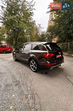 Позашляховик / Кросовер Audi Q7 2014 в 