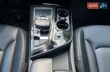 Позашляховик / Кросовер Audi Q7 2016 в 