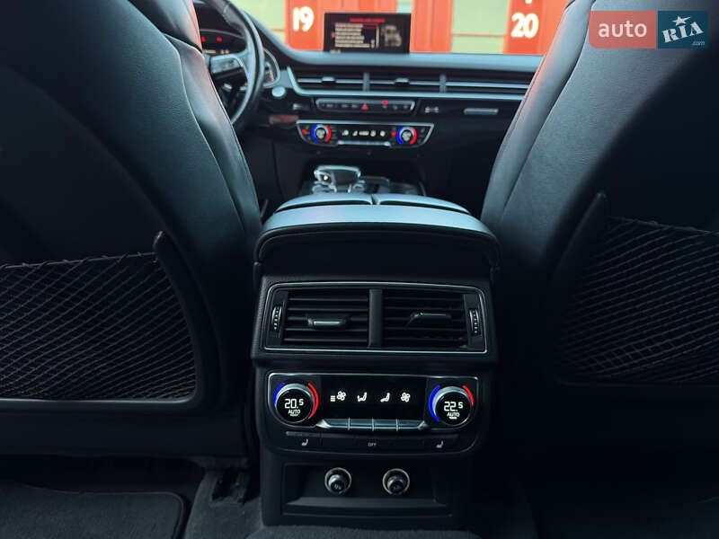 Внедорожник / Кроссовер Audi Q7 2017 в Львове