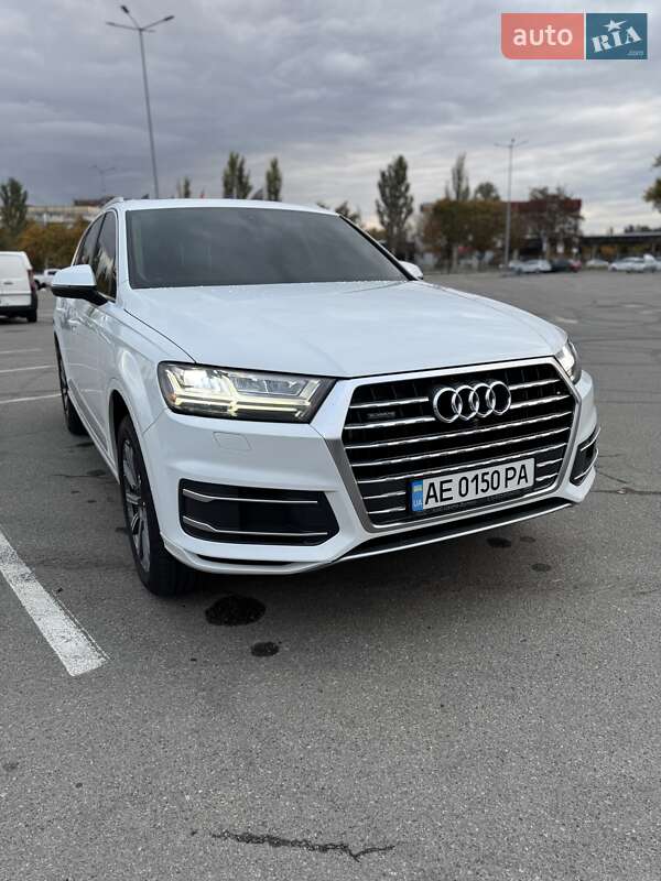 Позашляховик / Кросовер Audi Q7 2019 в Дніпрі