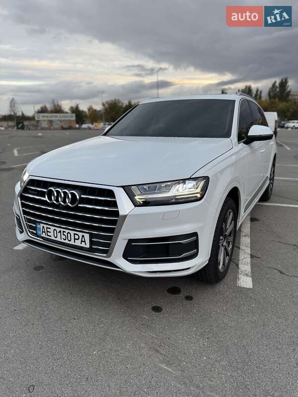 Позашляховик / Кросовер Audi Q7 2019 в 