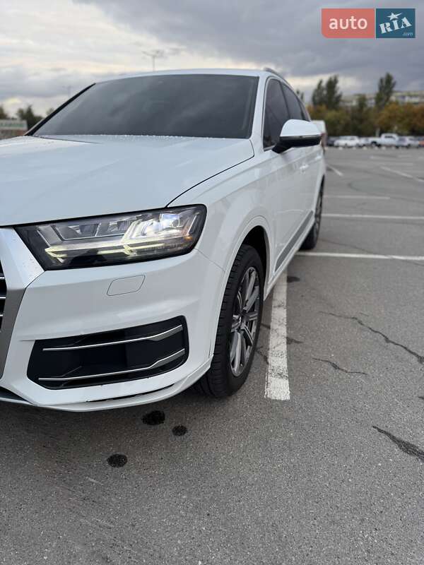 Позашляховик / Кросовер Audi Q7 2019 в Дніпрі