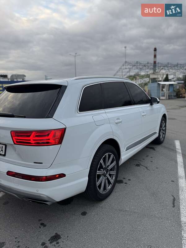 Позашляховик / Кросовер Audi Q7 2019 в Дніпрі