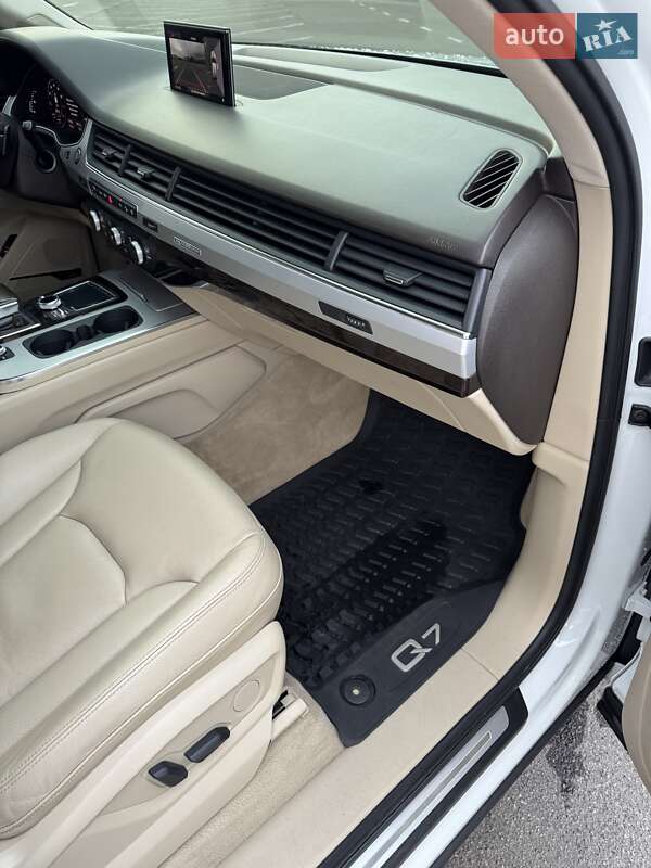 Позашляховик / Кросовер Audi Q7 2019 в Дніпрі