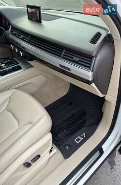 Позашляховик / Кросовер Audi Q7 2019 в 