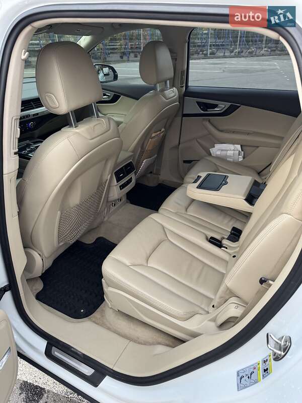 Позашляховик / Кросовер Audi Q7 2019 в Дніпрі