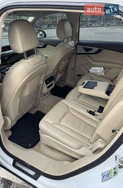 Позашляховик / Кросовер Audi Q7 2019 в 