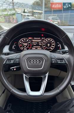 Позашляховик / Кросовер Audi Q7 2019 в 