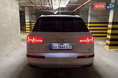Позашляховик / Кросовер Audi Q7 2015 в 