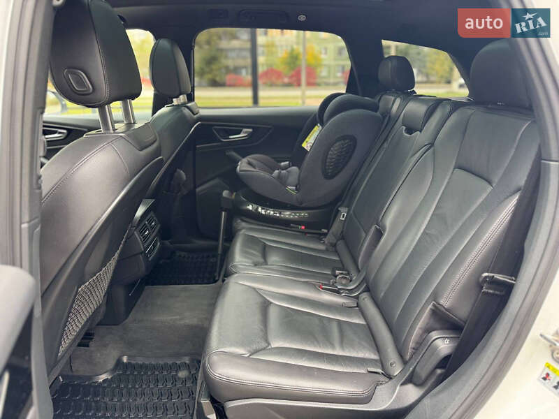 Позашляховик / Кросовер Audi Q7 2016 в Сумах