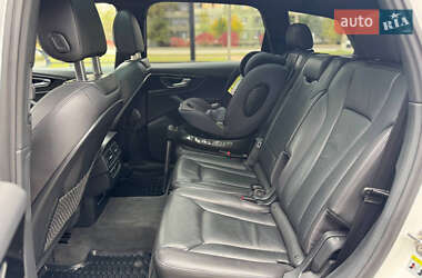 Позашляховик / Кросовер Audi Q7 2016 в 