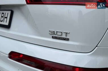 Позашляховик / Кросовер Audi Q7 2016 в 