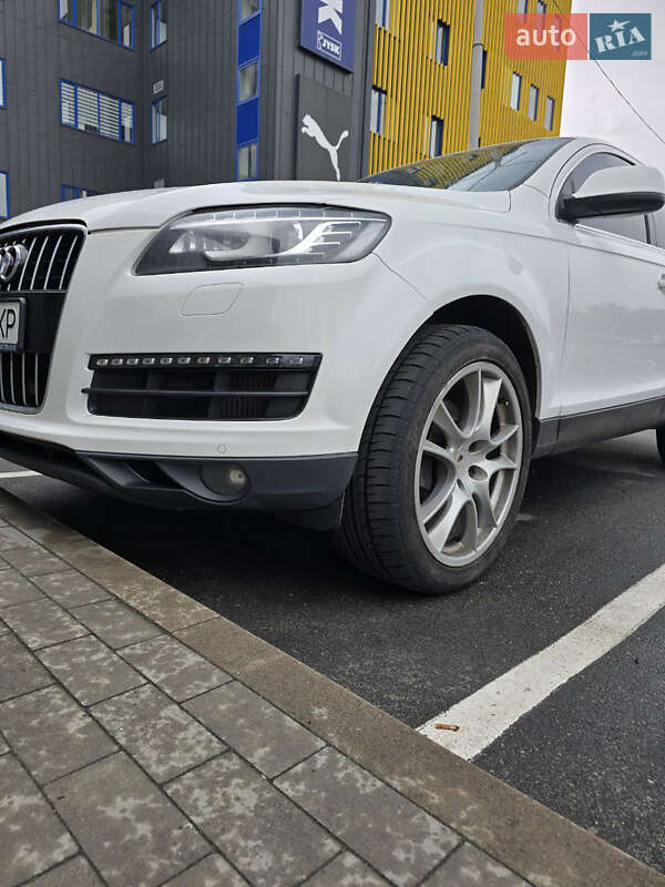 Позашляховик / Кросовер Audi Q7 2013 в Києві