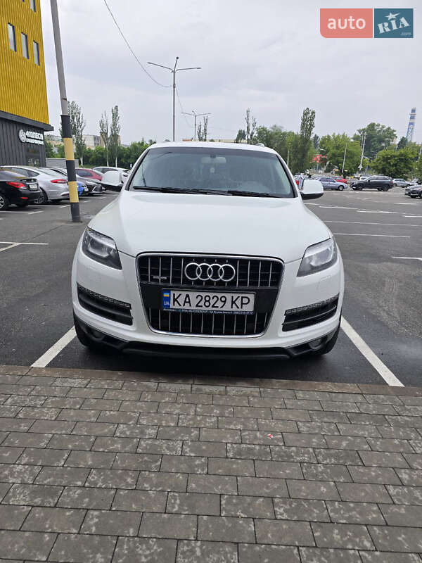 Позашляховик / Кросовер Audi Q7 2013 в Києві