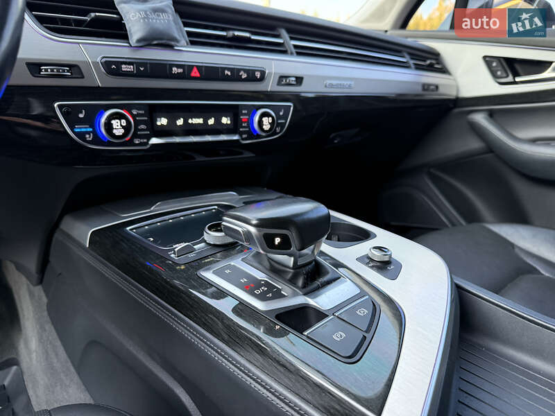 Позашляховик / Кросовер Audi Q7 2015 в Дніпрі