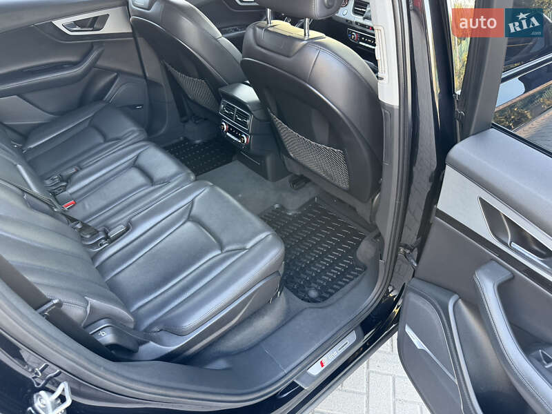 Позашляховик / Кросовер Audi Q7 2015 в Дніпрі