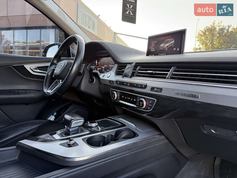 Позашляховик / Кросовер Audi Q7 2015 в Дніпрі
