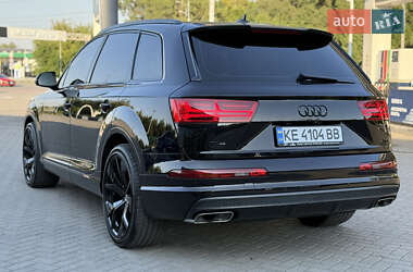 Позашляховик / Кросовер Audi Q7 2015 в 