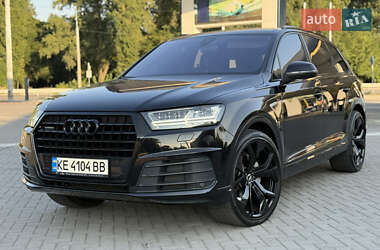 Позашляховик / Кросовер Audi Q7 2015 в 