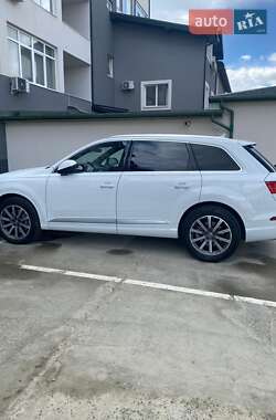 Внедорожник / Кроссовер Audi Q7 2018 в 
