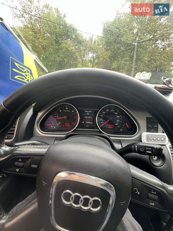Позашляховик / Кросовер Audi Q7 2009 в Верховині