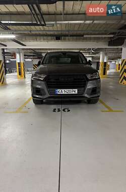 Позашляховик / Кросовер Audi Q7 2018 в 