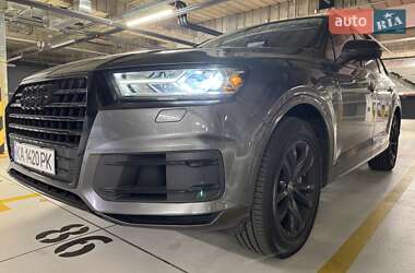 Позашляховик / Кросовер Audi Q7 2018 в 