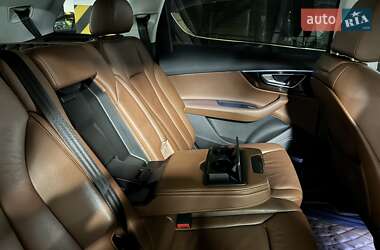 Позашляховик / Кросовер Audi Q7 2018 в 