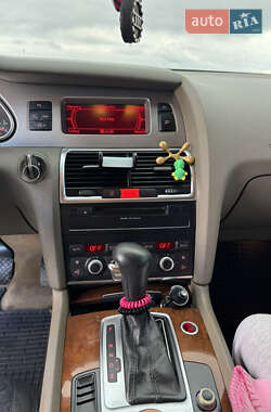 Позашляховик / Кросовер Audi Q7 2006 в 